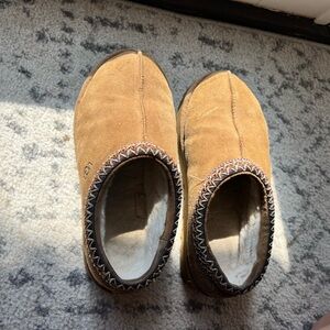 Ugg Tasman chestnut size 8